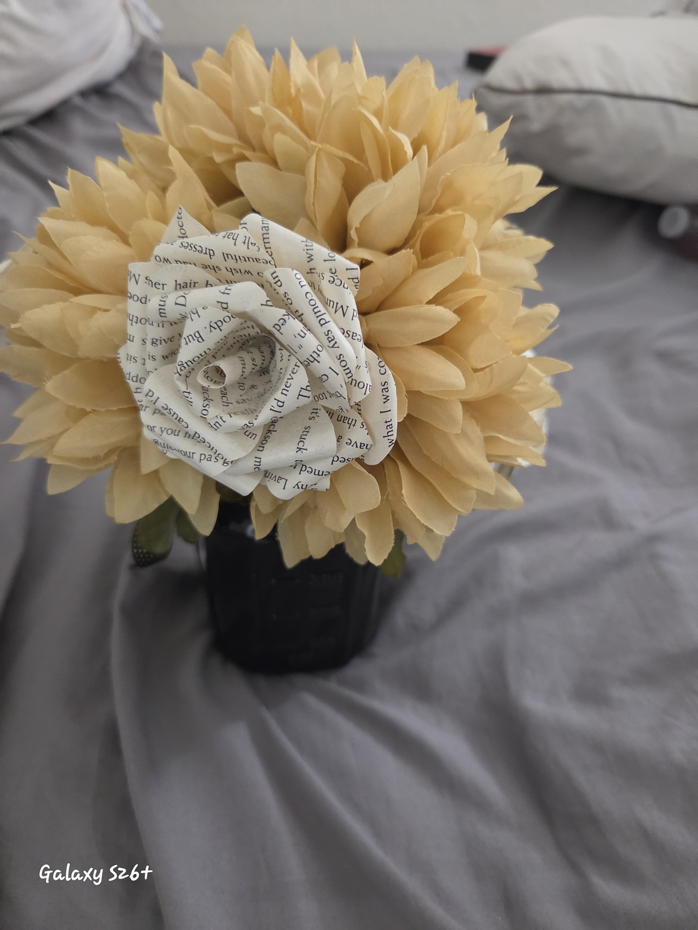 Atifical Rose And Flower Decor
